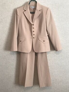 Tamari Arthur Levine Classic Petite Beige Blazer & Trouser Set Size 4P